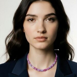 VINTAGE 70s Czechoslovakian glass bead necklace magenta purple